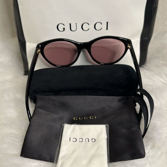 💯Authentic Gucci Sunglasses with Case 🍀 - Picture 3 of 15